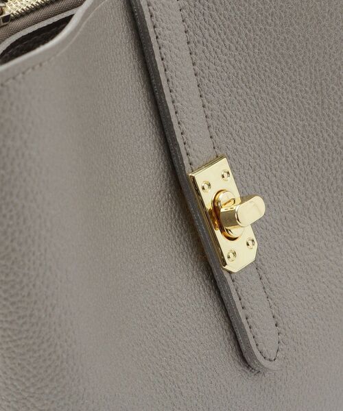 grove(グローブ)の「人間工学ベルトタッセル縦型ショルダー(ショルダーバッグ・レディース・モスグリーン/ボルドー/シルバー系その他/ブラック・00)」の5枚目の写真