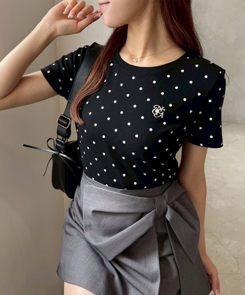 one after another NICE CLAUP(ワンアフターアナザーナイスクラップ)の「ワンポイント刺繍ドットTシャツ(Tシャツ/カットソー・レディース・杢グレー/アイボリー/ブラック・FREE)」の2枚目の写真
