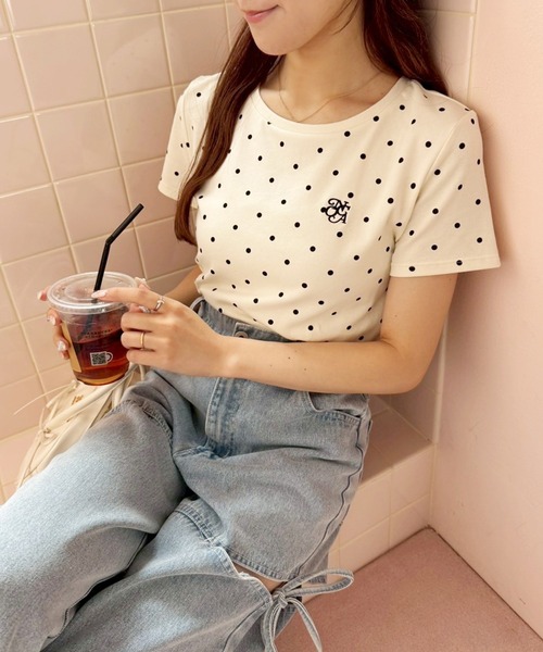 one after another NICE CLAUP(ワンアフターアナザーナイスクラップ)の「ワンポイント刺繍ドットTシャツ(Tシャツ/カットソー・レディース・杢グレー/アイボリー/ブラック・FREE)」の4枚目の写真