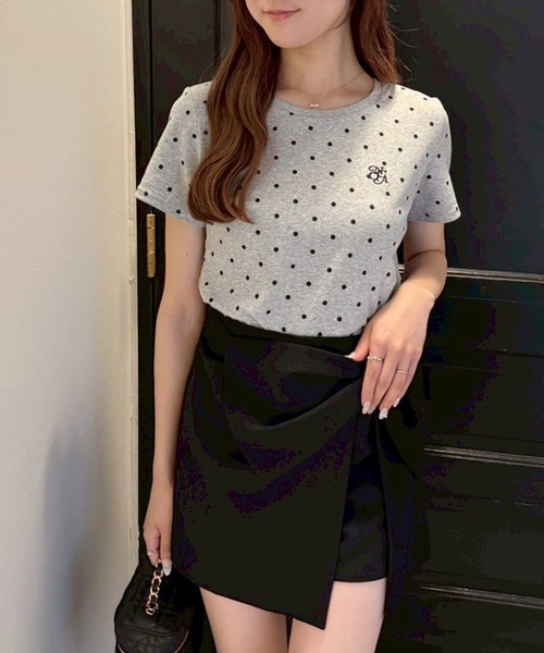 one after another NICE CLAUP(ワンアフターアナザーナイスクラップ)の「ワンポイント刺繍ドットTシャツ(Tシャツ/カットソー・レディース・杢グレー/アイボリー/ブラック・FREE)」の13枚目の写真