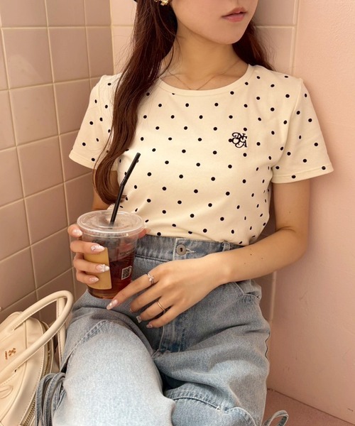 one after another NICE CLAUP(ワンアフターアナザーナイスクラップ)の「ワンポイント刺繍ドットTシャツ(Tシャツ/カットソー・レディース・杢グレー/アイボリー/ブラック・FREE)」の5枚目の写真