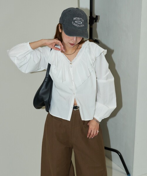 PUBLUX(パブリュクス)の「PUBLUX/パブリュクス フリル ボイル ブラウス 限定展開(シャツ/ブラウス・レディース・オフホワイト/チャコールグレー・フリ-)」の18枚目の写真