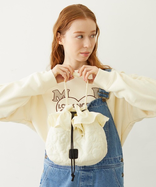 MILKFED.(ミルクフェド)の「HEART QUILTED DRAWSTRING BAG(ショルダーバッグ・レディース・ネイビー/オフホワイト/ピンク・ONE SIZE)」の2枚目の写真