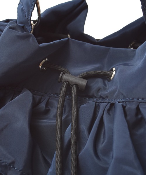 MILKFED.(ミルクフェド)の「HEART QUILTED DRAWSTRING BAG(ショルダーバッグ・レディース・ネイビー/オフホワイト/ピンク・ONE SIZE)」の7枚目の写真