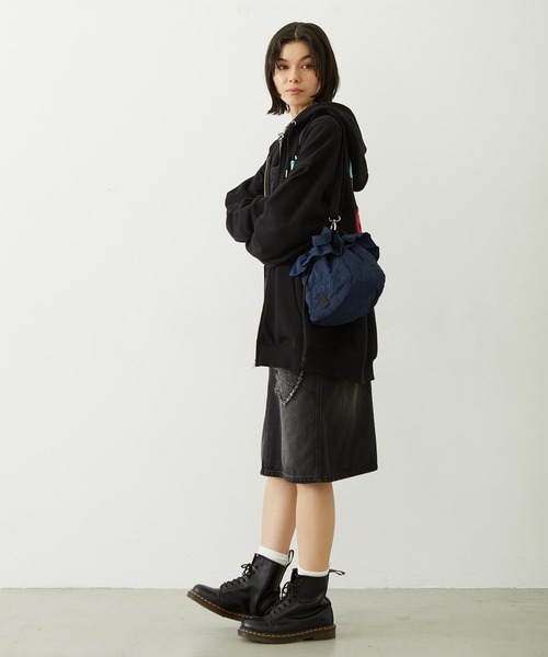 MILKFED.(ミルクフェド)の「HEART QUILTED DRAWSTRING BAG(ショルダーバッグ・レディース・ネイビー/オフホワイト/ピンク・ONE SIZE)」の17枚目の写真