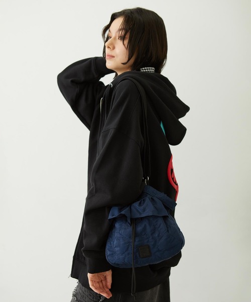 MILKFED.(ミルクフェド)の「HEART QUILTED DRAWSTRING BAG(ショルダーバッグ・レディース・ネイビー/オフホワイト/ピンク・ONE SIZE)」の18枚目の写真