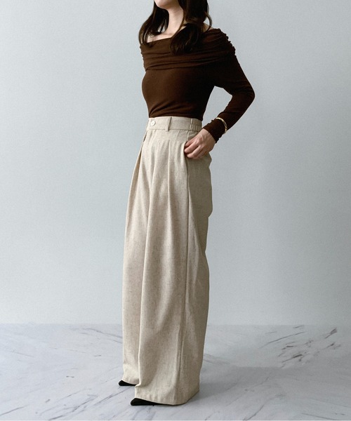 on:nue（オンニュ）の「【on:nue】[着用動画あり！/選べる6色展開] オフショルダーリブカットソー（Tシャツ/カットソー・レディース・ブラック/バーガンディー/ブラウン/ホワイト/ネイビー/グレー・FREE）」の13枚目の写真