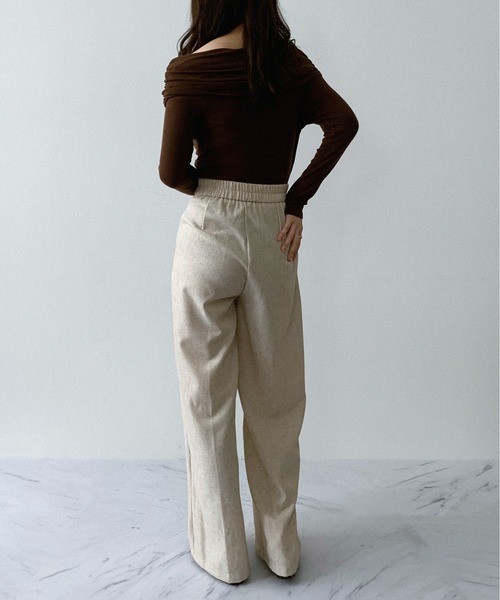 on:nue（オンニュ）の「【on:nue】[着用動画あり！/選べる6色展開] オフショルダーリブカットソー（Tシャツ/カットソー・レディース・ブラック/バーガンディー/ブラウン/ホワイト/ネイビー/グレー・FREE）」の14枚目の写真