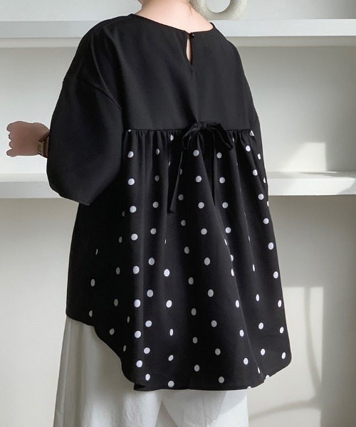 ONEP STAR(ワンピスター)の「バックリボンデザインドット柄ブラウス(シャツ/ブラウス・レディース・ブラック/ホワイト・X-LARGE/MEDIUM/LARGE)」の1枚目の写真