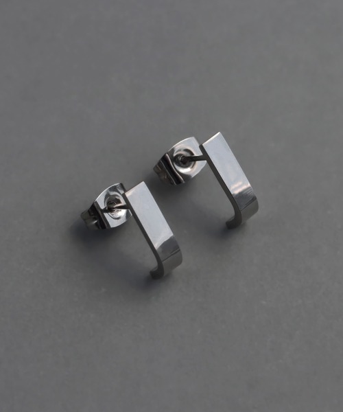 abaskdesign(アバスクデザイン)の「金属アレルギー対応ミニマルカーブメタルピアスMサイズ(ピアス(両耳用)・レディース・シルバー/ゴールド・MEDIUM)」の13枚目の写真