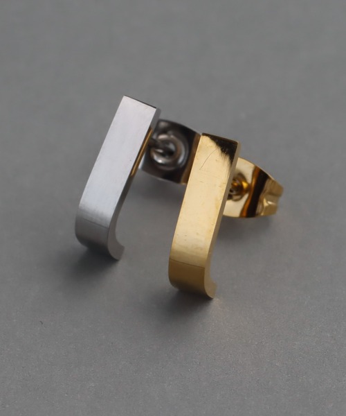 abaskdesign(アバスクデザイン)の「金属アレルギー対応ミニマルカーブメタルピアスMサイズ(ピアス(両耳用)・レディース・シルバー/ゴールド・MEDIUM)」の4枚目の写真