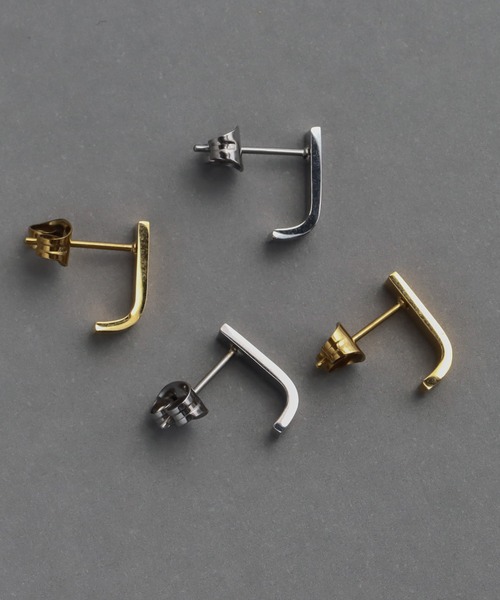 abaskdesign(アバスクデザイン)の「金属アレルギー対応ミニマルカーブメタルピアスMサイズ(ピアス(両耳用)・レディース・シルバー/ゴールド・MEDIUM)」の5枚目の写真
