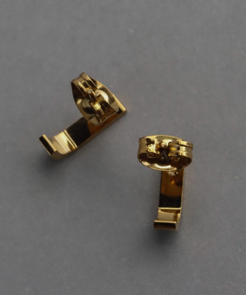 abaskdesign(アバスクデザイン)の「金属アレルギー対応ミニマルカーブメタルピアスMサイズ(ピアス(両耳用)・レディース・シルバー/ゴールド・MEDIUM)」の15枚目の写真