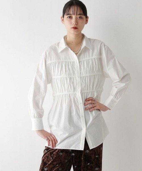 RAGEBLUE(レイジブルー)の「ギャザーチュニックシャツ(シャツ/ブラウス・レディース・ホワイト/レッド・FREE)」の1枚目の写真