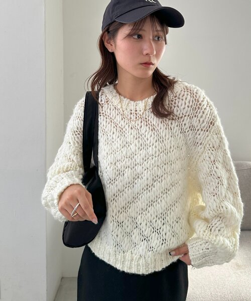 DISCOAT（ディスコート）の「【WEB限定】手編み風プルオーバー（ニット/セーター・レディース・オフホワイト/ベビーピンク/チャコールグレー・FREE）」の4枚目の写真