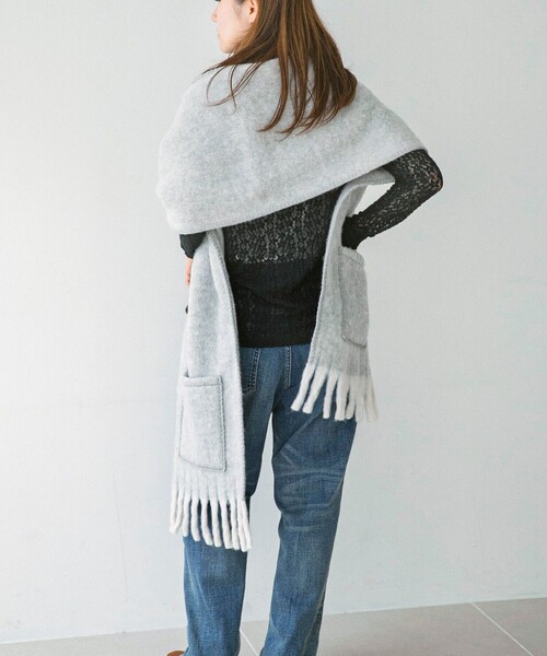 quaranciel(カランシエル)の「quaranciel: マルチ ウェイ ポケット ストール 25FW(ストール/ショール・レディース・ベージュ/ライトグレー・ONE SIZE)」の5枚目の写真