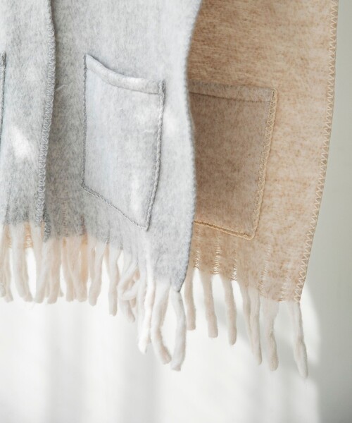 quaranciel(カランシエル)の「quaranciel: マルチ ウェイ ポケット ストール 25FW(ストール/ショール・レディース・ベージュ/ライトグレー・ONE SIZE)」の11枚目の写真