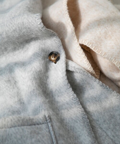 quaranciel(カランシエル)の「quaranciel: マルチ ウェイ ポケット ストール 25FW(ストール/ショール・レディース・ベージュ/ライトグレー・ONE SIZE)」の13枚目の写真