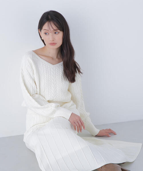 NATURAL BEAUTY BASIC(ナチュラルビューティーベーシック)の「◇ケーブルニットセットアップ(ワンピース・レディース・ブルー/オフホワイト/チャコールグレー・MEDIUM/P/S)」の3枚目の写真
