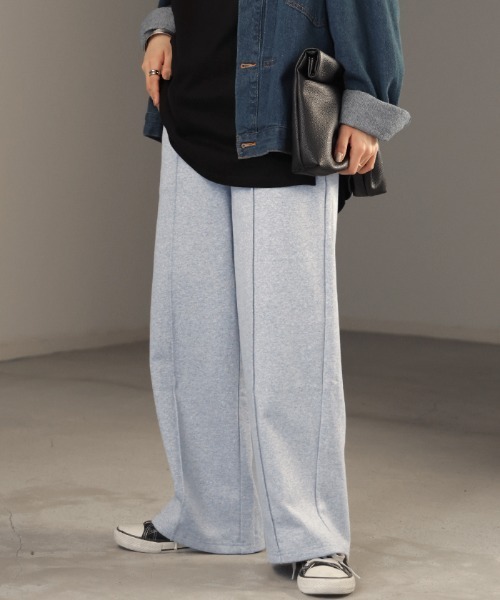 HUG.U（ハグユー）の「選べる2丈 「きれい見え」 スウェットワイドパンツ（スウェットパンツ・レディース・ライトブルー/ブラック/アイボリー/ダークブラウン/ライトグレー/レッド/ダークグレー・レギュラー丈/トール丈）」の3枚目の写真