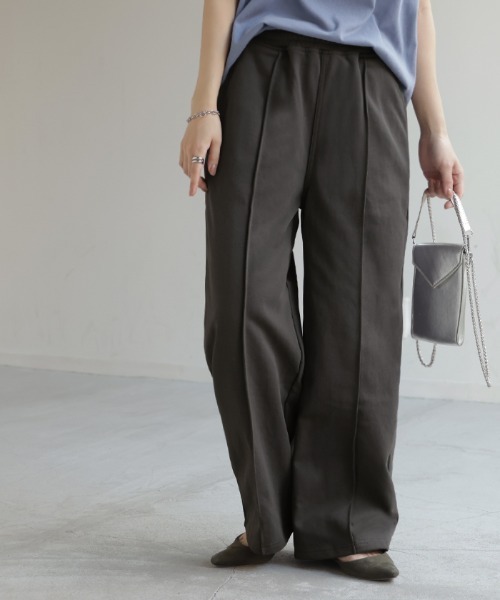 HUG.U（ハグユー）の「選べる2丈 「きれい見え」 スウェットワイドパンツ（スウェットパンツ・レディース・ライトブルー/ブラック/アイボリー/ダークブラウン/ライトグレー/レッド/ダークグレー・レギュラー丈/トール丈）」の4枚目の写真