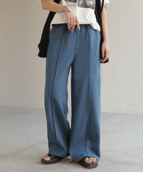 HUG.U（ハグユー）の「選べる2丈 「きれい見え」 スウェットワイドパンツ（スウェットパンツ・レディース・ライトブルー/ブラック/アイボリー/ダークブラウン/ライトグレー/レッド/ダークグレー・レギュラー丈/トール丈）」の7枚目の写真