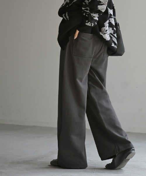 HUG.U（ハグユー）の「選べる2丈 「きれい見え」 スウェットワイドパンツ（スウェットパンツ・レディース・ライトブルー/ブラック/アイボリー/ダークブラウン/ライトグレー/レッド/ダークグレー・レギュラー丈/トール丈）」の19枚目の写真