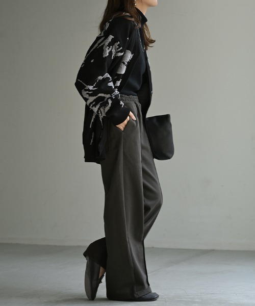 HUG.U（ハグユー）の「選べる2丈 「きれい見え」 スウェットワイドパンツ（スウェットパンツ・レディース・ライトブルー/ブラック/アイボリー/ダークブラウン/ライトグレー/レッド/ダークグレー・レギュラー丈/トール丈）」の18枚目の写真