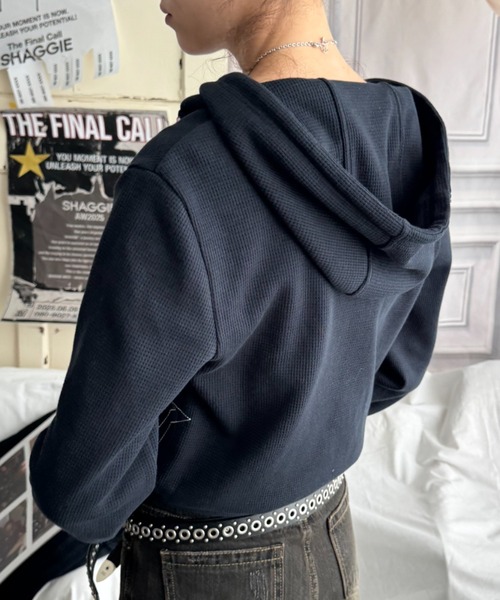 SHAGGIE(シャギー)の「【ViVi掲載】ボディピアス付きワッフルパーカー(パーカー・レディース・グレー/カモフラージュ/ネイビー・FREE)」の19枚目の写真