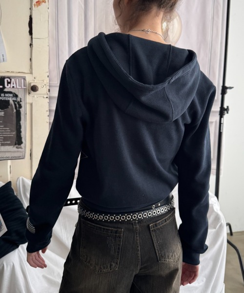 SHAGGIE(シャギー)の「【ViVi掲載】ボディピアス付きワッフルパーカー(パーカー・レディース・グレー/カモフラージュ/ネイビー・FREE)」の20枚目の写真