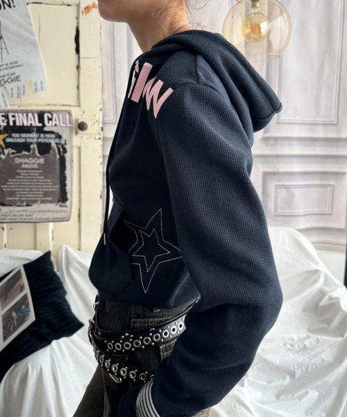 SHAGGIE(シャギー)の「【ViVi掲載】ボディピアス付きワッフルパーカー(パーカー・レディース・グレー/カモフラージュ/ネイビー・FREE)」の17枚目の写真