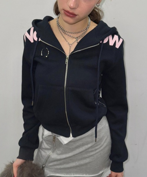 SHAGGIE(シャギー)の「【ViVi掲載】ボディピアス付きワッフルパーカー(パーカー・レディース・グレー/カモフラージュ/ネイビー・FREE)」の4枚目の写真