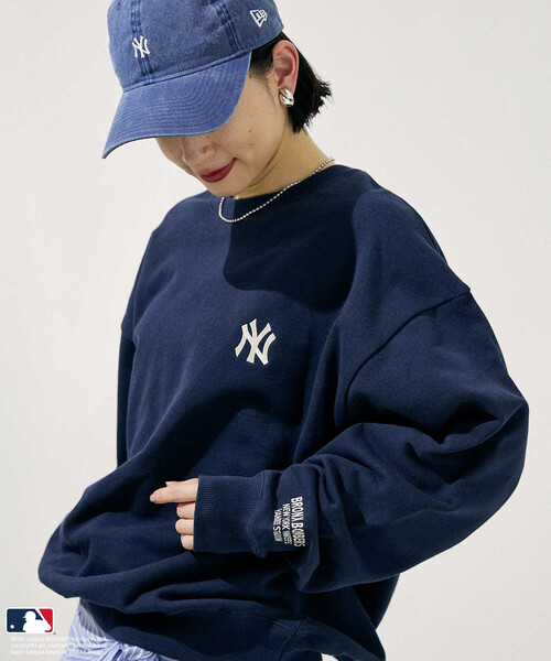 FREAK'S STORE(フリークスストア)の「MLB/エムエルビー MLB 刺繍クルースウェット(スウェット・レディース・ネイビー/サックスブルー/ライトグレー/ブラウン・フリ-)」の3枚目の写真