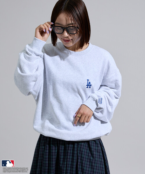 FREAK'S STORE(フリークスストア)の「MLB/エムエルビー MLB 刺繍クルースウェット(スウェット・レディース・ネイビー/サックスブルー/ライトグレー/ブラウン・フリ-)」の2枚目の写真