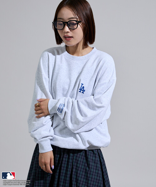 FREAK'S STORE(フリークスストア)の「MLB/エムエルビー MLB 刺繍クルースウェット(スウェット・レディース・ネイビー/サックスブルー/ライトグレー/ブラウン・フリ-)」の8枚目の写真