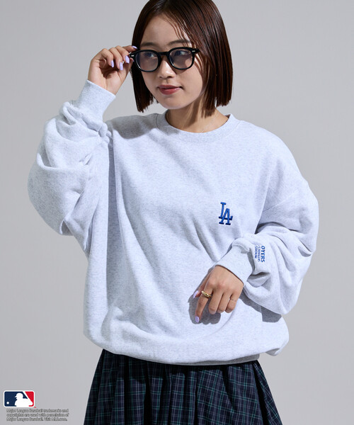 FREAK'S STORE(フリークスストア)の「MLB/エムエルビー MLB 刺繍クルースウェット(スウェット・レディース・ネイビー/サックスブルー/ライトグレー/ブラウン・フリ-)」の9枚目の写真