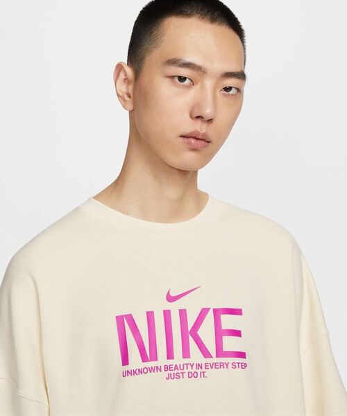 NIKE(ナイキ)の「ナイキ スポーツウェア クラブ メンズ オーバーサイズド フレンチテリー クルーネック スウェットシャツ / Nike Sportswear Club Men's Oversized French Terry Crew-neck Sweatshirt IM9355-113 Coconut Milk(スウェット・メンズ・ホワイト系その他2・L/XL/2XL/S/M)」の3枚目の写真