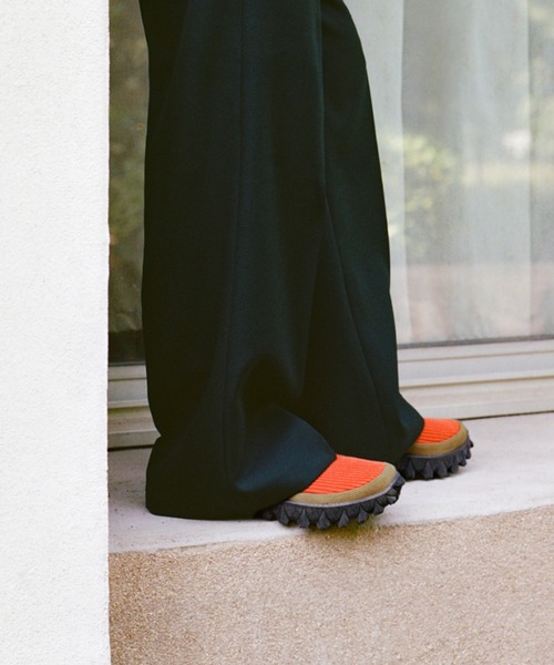 SALOMON（サロモン）の「SNOWCLOG CORDUROY　L47794600（スニーカー・メンズ・レッド・22.5cm/23.0cm/23.5cm/24.0cm/24.5cm/25.0cm/25.5cm/26.0cm/26.5cm/27.0cm/27.5cm/28.0cm/28.5cm/29.0cm/30.0cm）」の3枚目の写真