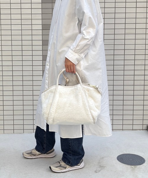 Tomieco(トミエコ)の「ファー素材 2wayショルダー ファーバッグ(ショルダーバッグ・レディース・チャコールグレー/オフホワイト/レオパード/ベージュ・FREE)」の2枚目の写真