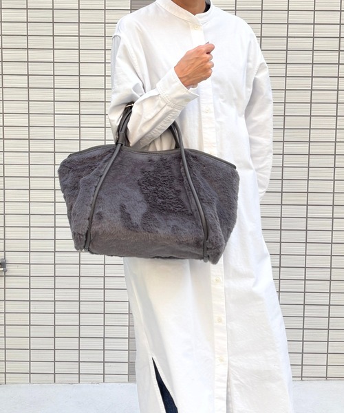 Tomieco(トミエコ)の「ファー素材 2wayショルダー ファーバッグ(ショルダーバッグ・レディース・チャコールグレー/オフホワイト/レオパード/ベージュ・FREE)」の3枚目の写真