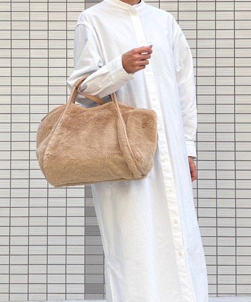 Tomieco(トミエコ)の「ファー素材 2wayショルダー ファーバッグ(ショルダーバッグ・レディース・チャコールグレー/オフホワイト/レオパード/ベージュ・FREE)」の7枚目の写真
