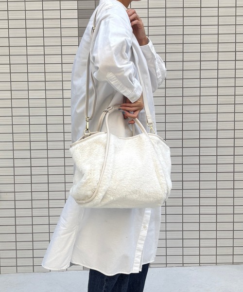 Tomieco(トミエコ)の「ファー素材 2wayショルダー ファーバッグ(ショルダーバッグ・レディース・チャコールグレー/オフホワイト/レオパード/ベージュ・FREE)」の9枚目の写真