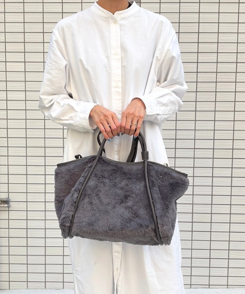 Tomieco(トミエコ)の「ファー素材 2wayショルダー ファーバッグ(ショルダーバッグ・レディース・チャコールグレー/オフホワイト/レオパード/ベージュ・FREE)」の10枚目の写真