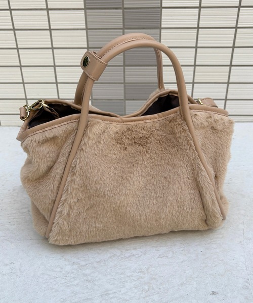 Tomieco(トミエコ)の「ファー素材 2wayショルダー ファーバッグ(ショルダーバッグ・レディース・チャコールグレー/オフホワイト/レオパード/ベージュ・FREE)」の13枚目の写真