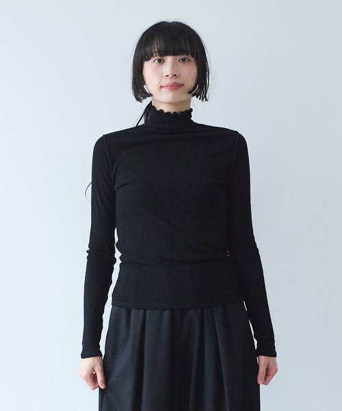 yuni(ユニ )の「△washable super120/W highneck プルオーバー(Tシャツ/カットソー・レディース・ブラック/ホワイト・FREE)」の2枚目の写真