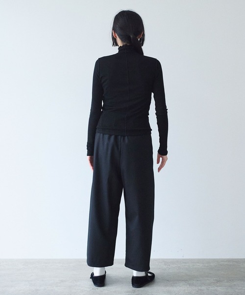 yuni(ユニ )の「△washable super120/W highneck プルオーバー(Tシャツ/カットソー・レディース・ブラック/ホワイト・FREE)」の7枚目の写真