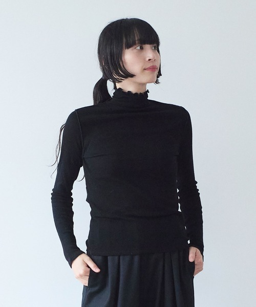 yuni(ユニ )の「△washable super120/W highneck プルオーバー(Tシャツ/カットソー・レディース・ブラック/ホワイト・FREE)」の3枚目の写真