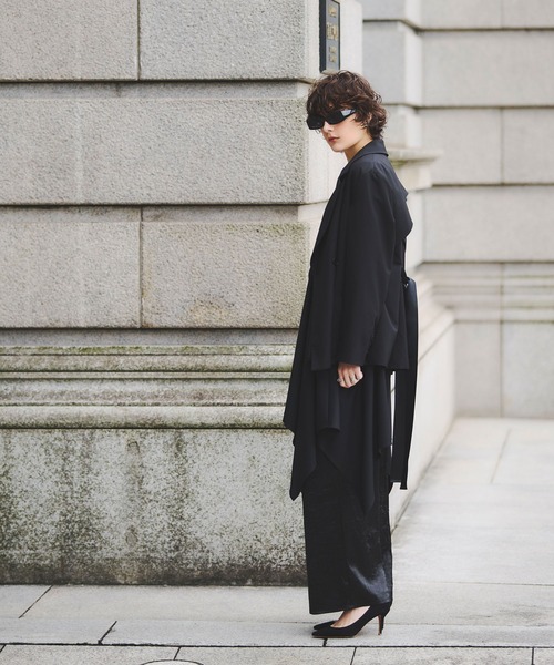 ARVELLIA（アルベリア）の「SATIN FLUID PANTS（その他パンツ・レディース・ブラック/ブラウン・M）」の3枚目の写真