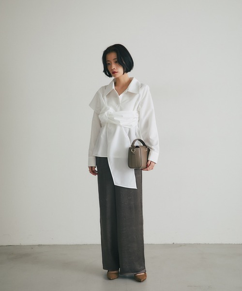 ARVELLIA（アルベリア）の「SATIN FLUID PANTS（その他パンツ・レディース・ブラック/ブラウン・M）」の7枚目の写真