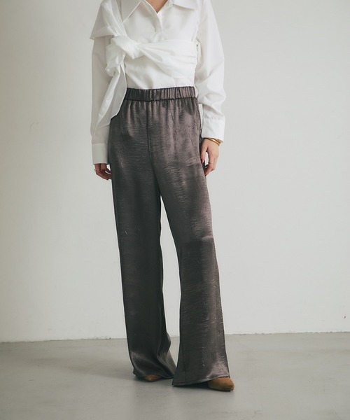 ARVELLIA（アルベリア）の「SATIN FLUID PANTS（その他パンツ・レディース・ブラック/ブラウン・M）」の9枚目の写真